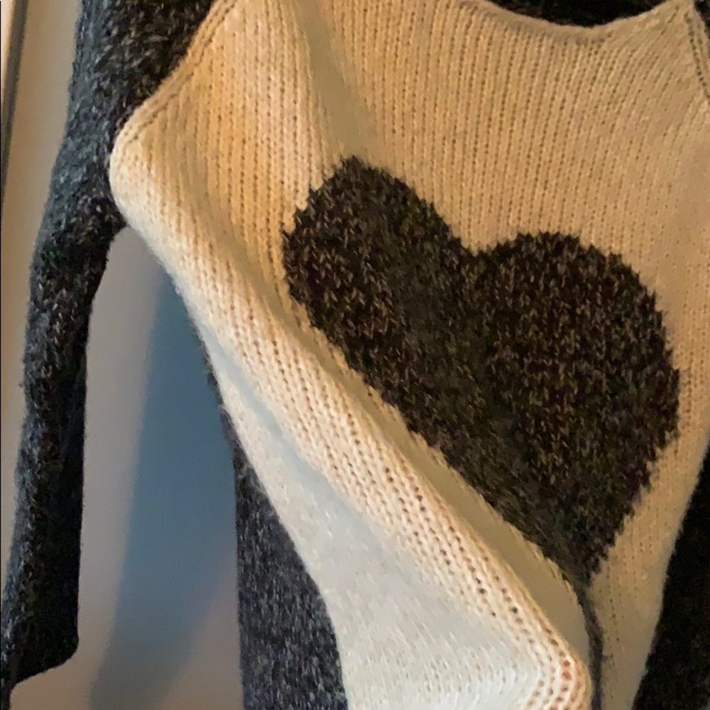 Heart Sweater - Picture 5 of 5